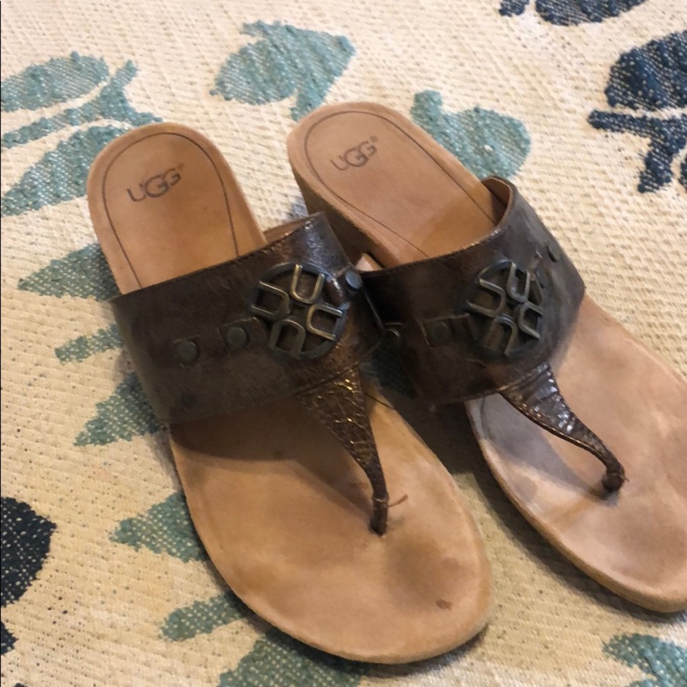 Ugg sandals size 8